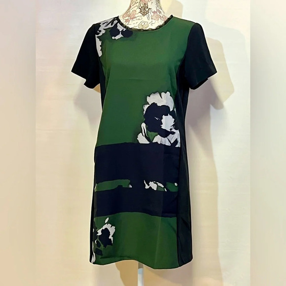 SIMPLY VERA Hunter green and‎ black floral design shift dress size M. - Picture 1 of 14